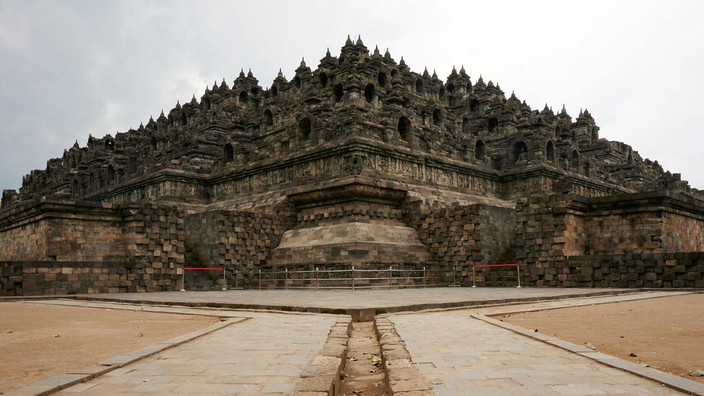 Discover Borobudur Temple (Java)